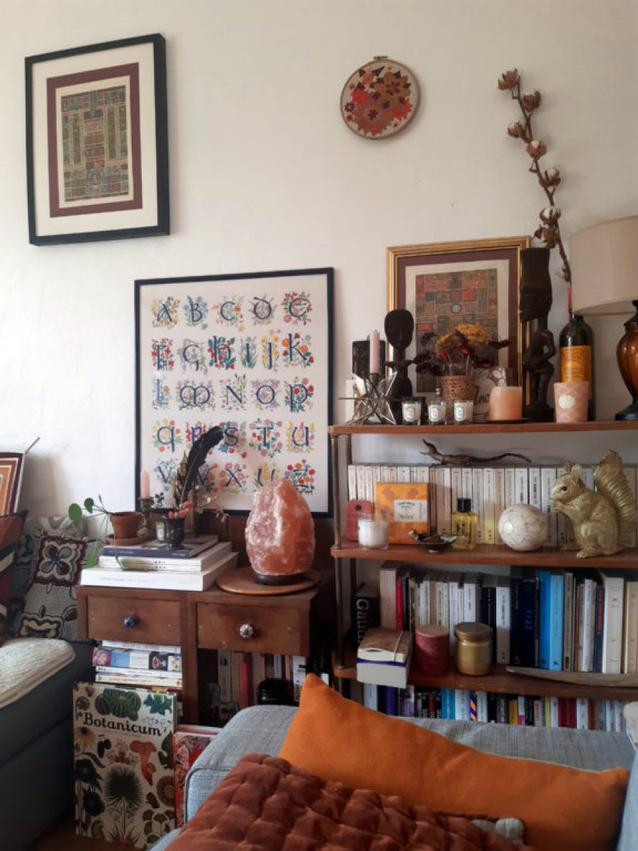 Le petit monde d’Amélie : objets chinés, héritages familiaux et trésors du quotidien ont leur place dans sa maison à Lambersart.
